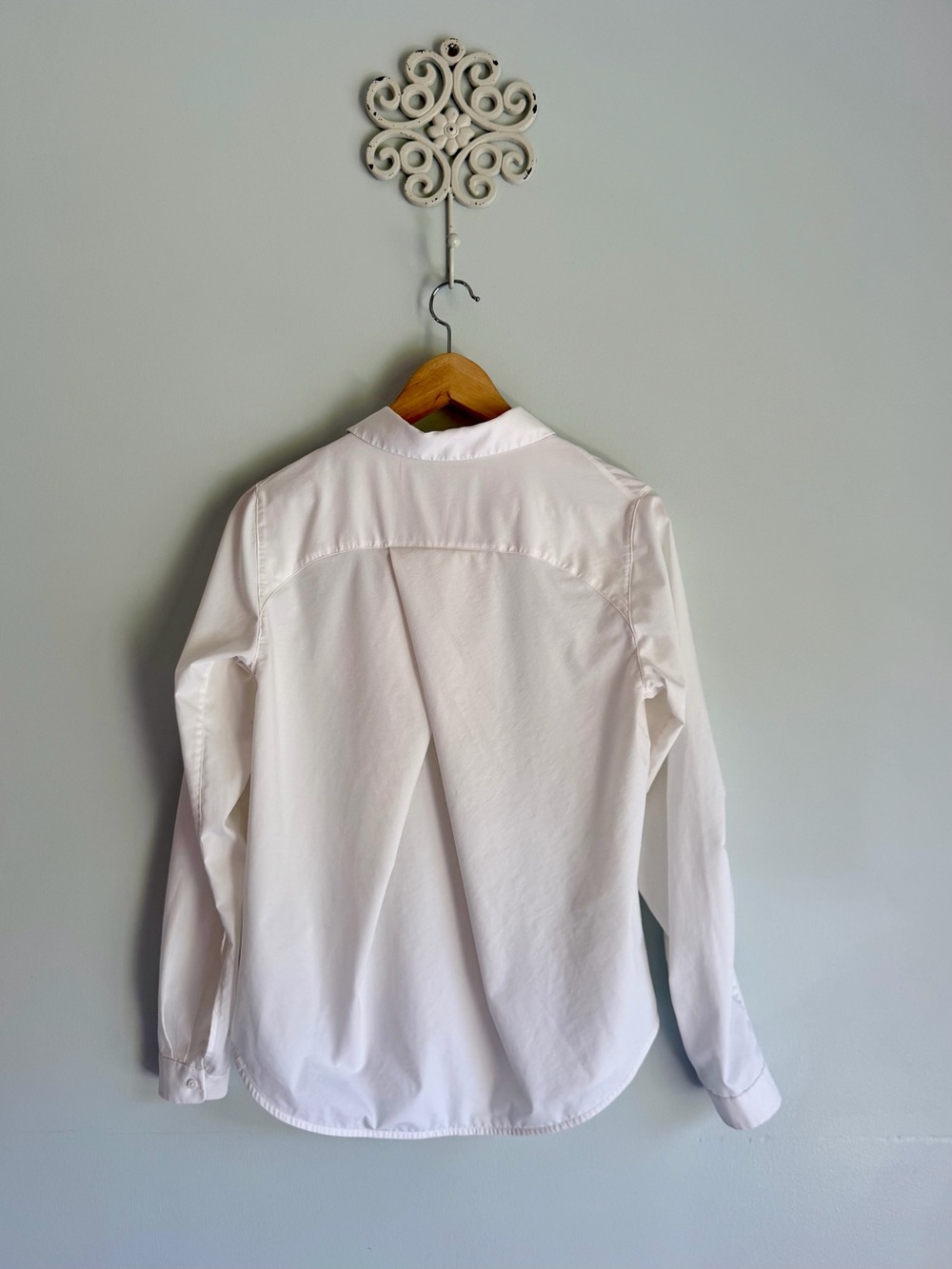 lululemon Full Day Ahead White Button-Down Long Sleeve Shirt size 6